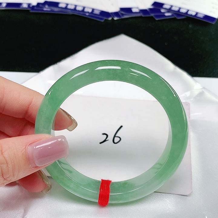 翡翠手镯未镶嵌翡翠手镯未镶嵌