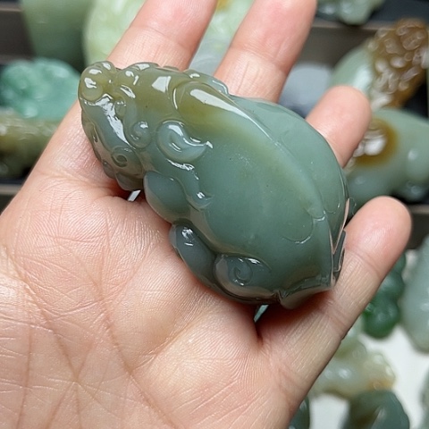 和田玉颈饰未镶嵌喀****）