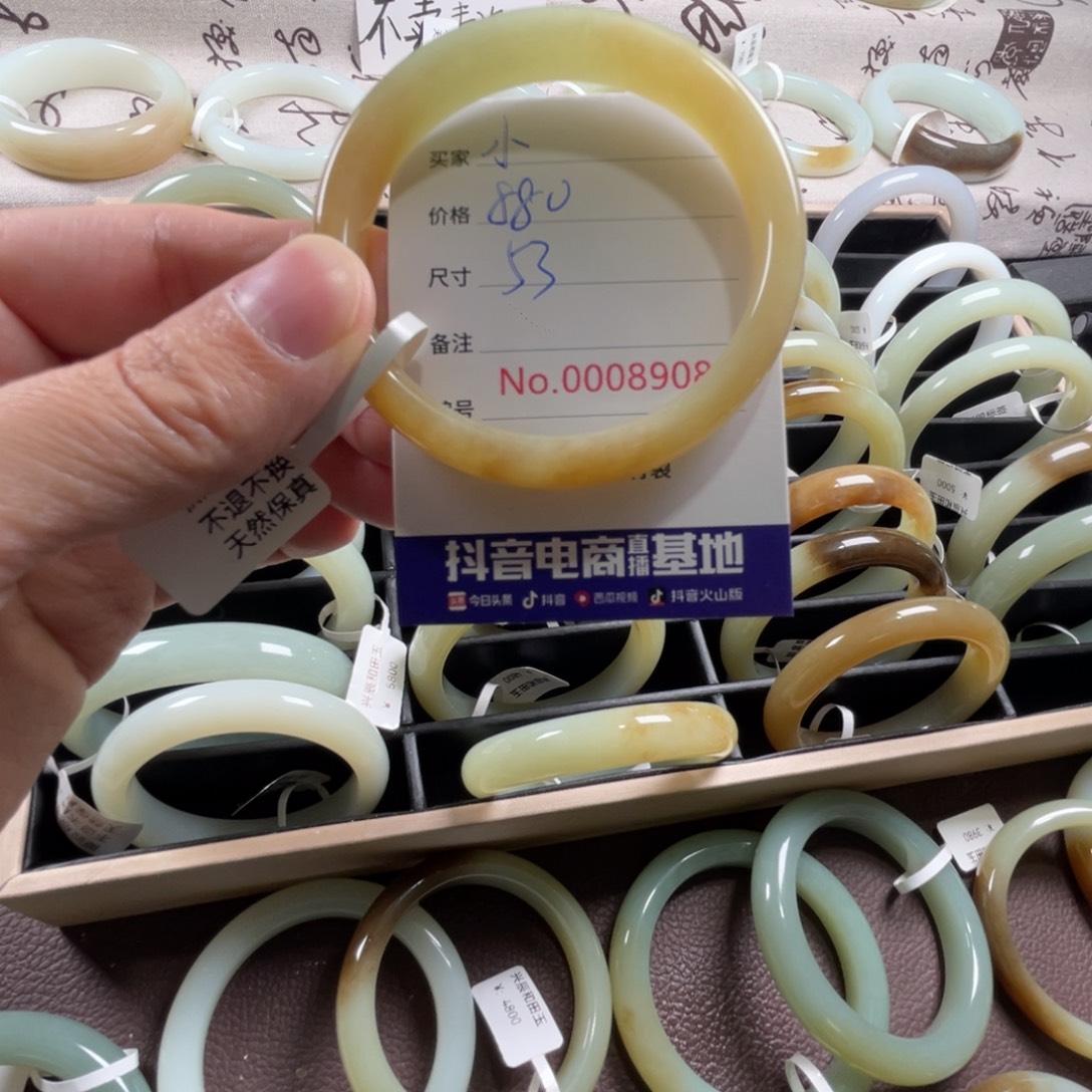 小***.和田玉未镶嵌手镯