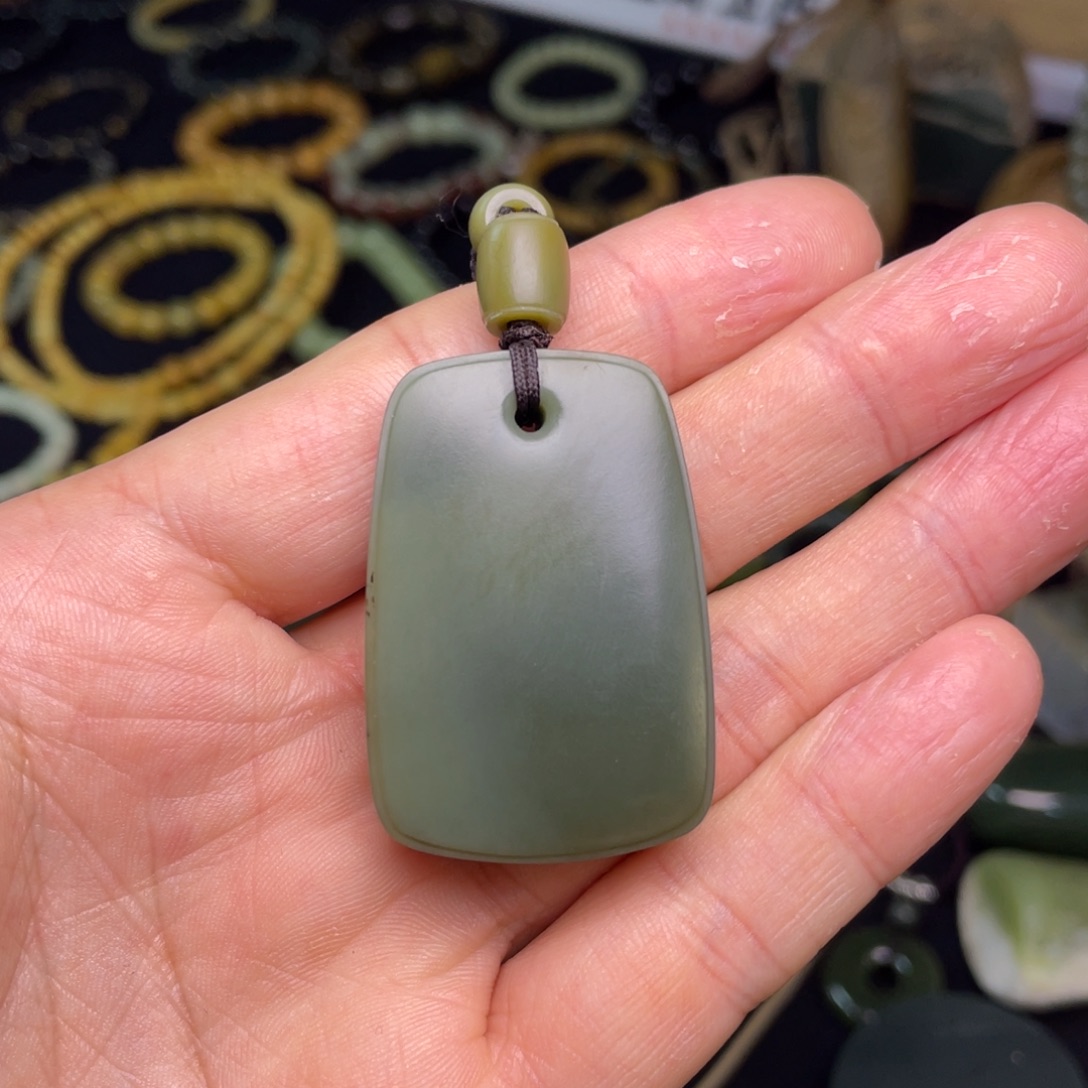 L***é岫岩河磨玉（透闪石质玉）未镶嵌颈饰