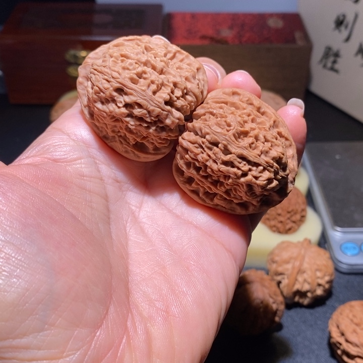 文玩核桃吊坠南疆石40+有黄
