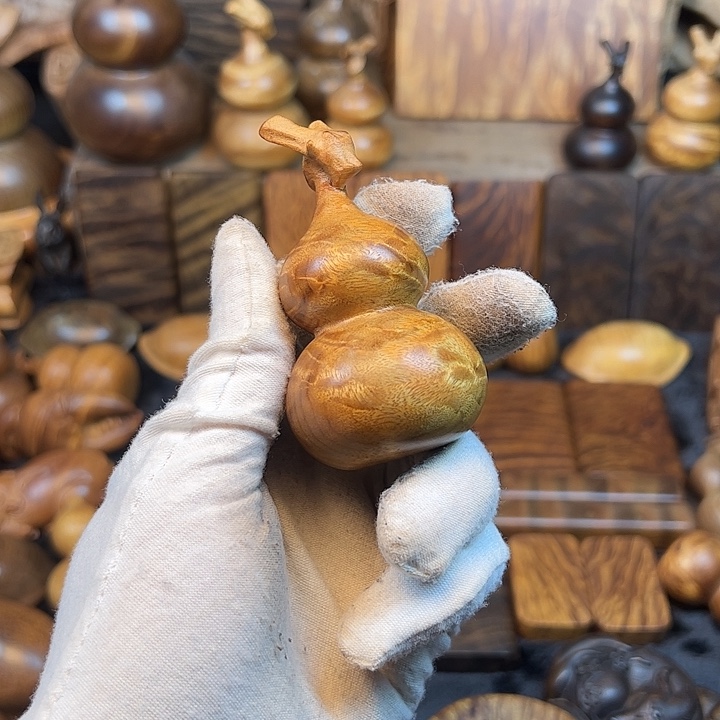 楠木丶***u金丝楠木小叶