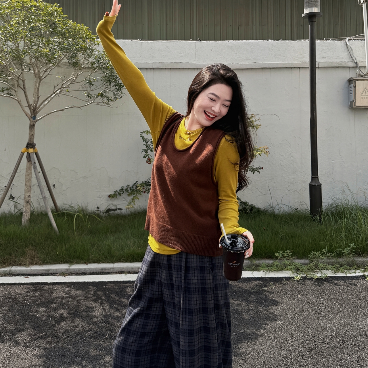 今婷秋季韩系时尚卷边小众简约纯色针织百搭毛衫马甲-J25304302