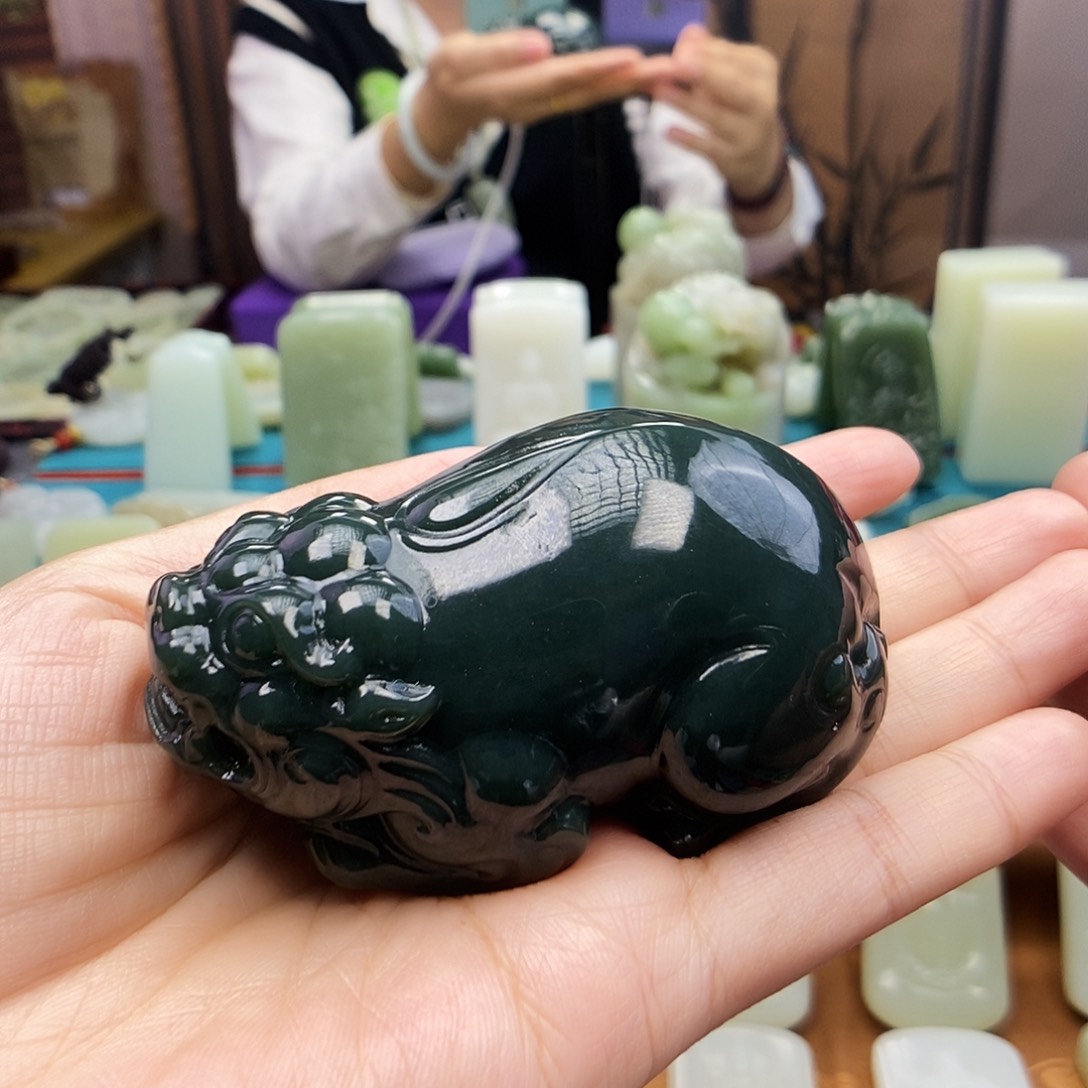 颈饰未镶嵌和田玉啊*