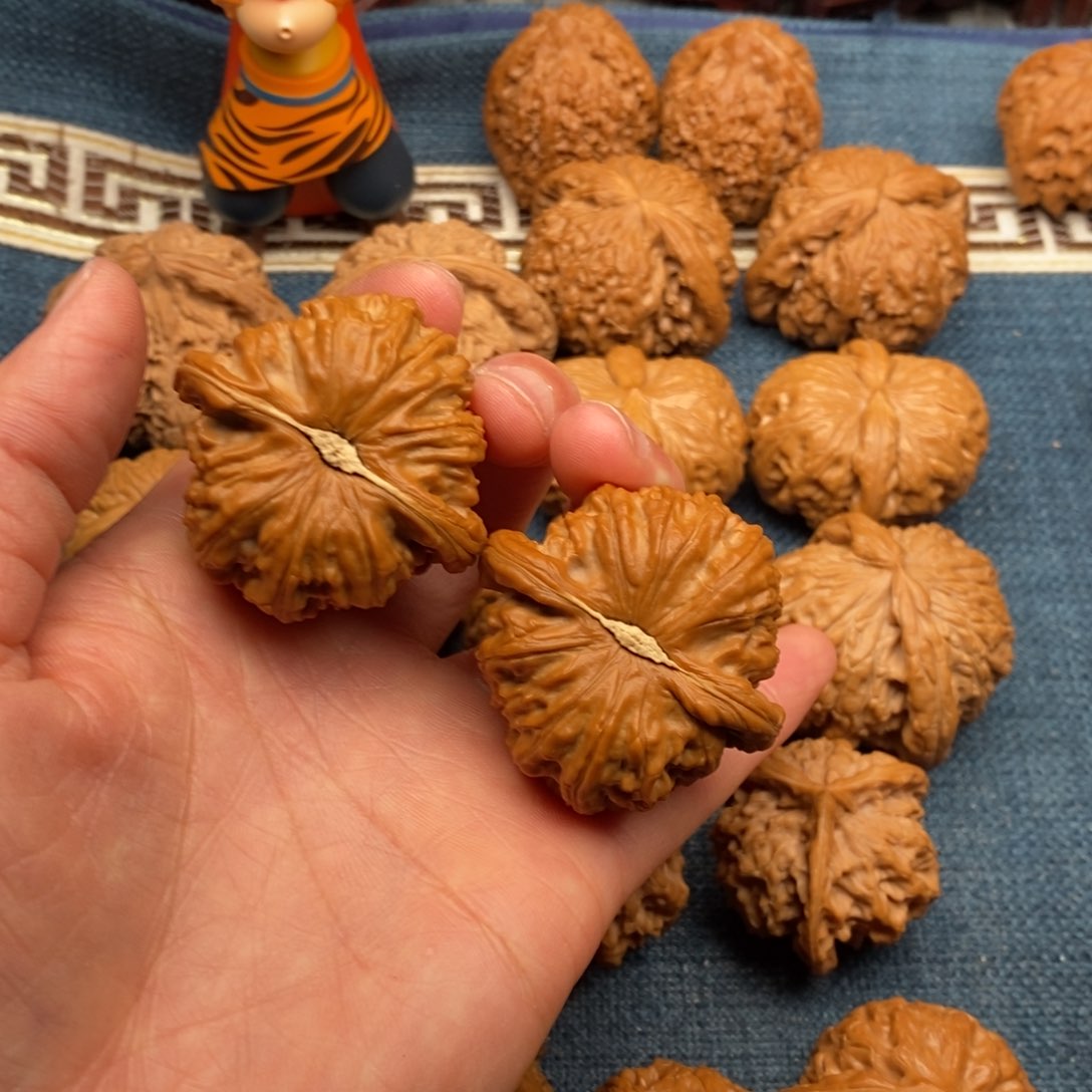 文玩核桃把件阿**哥41全品球白