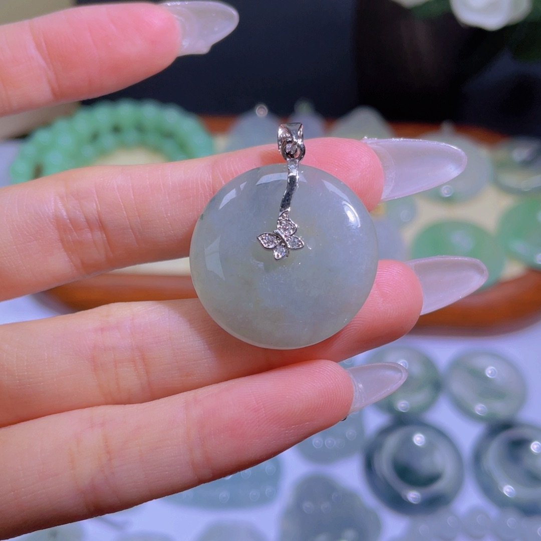 翡翠颈饰未镶嵌扣子