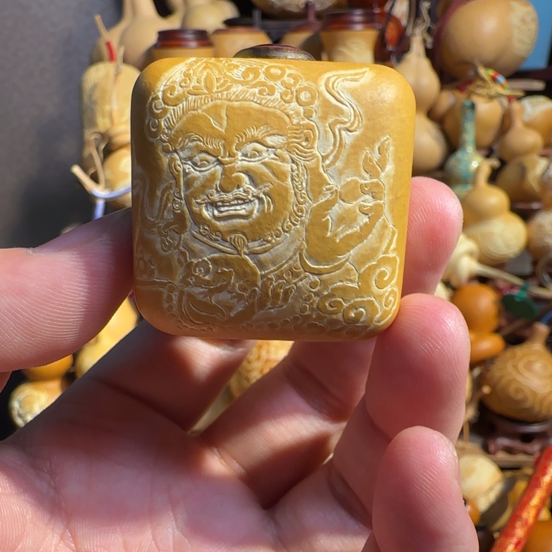 *****有机玻璃黄财神雕刻