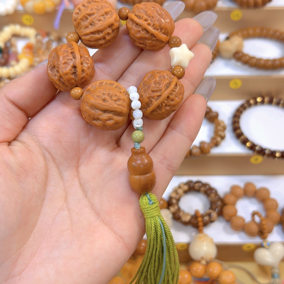 星月菩提吊坠核桃