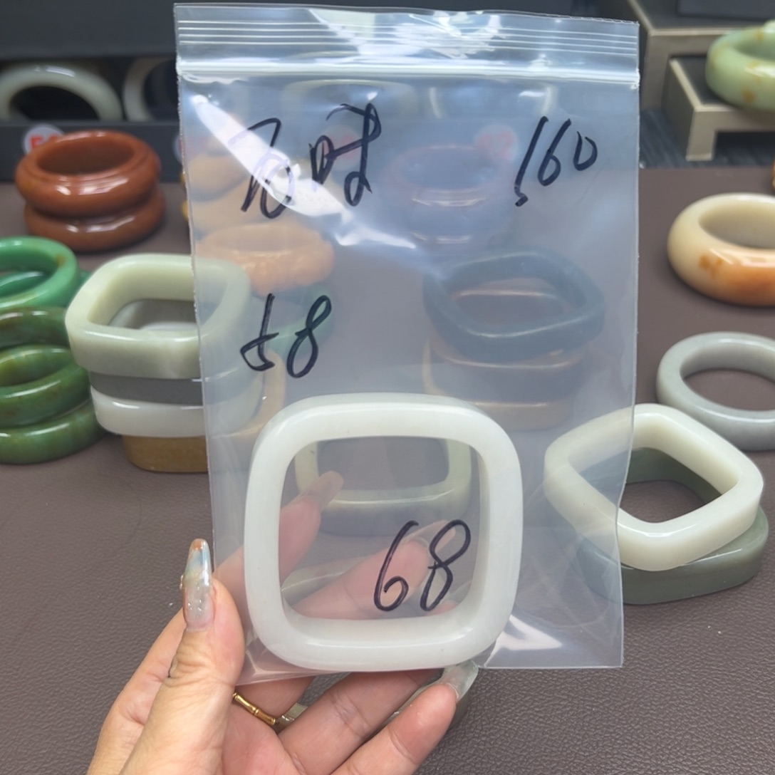 石英质玉手镯未镶嵌百**生