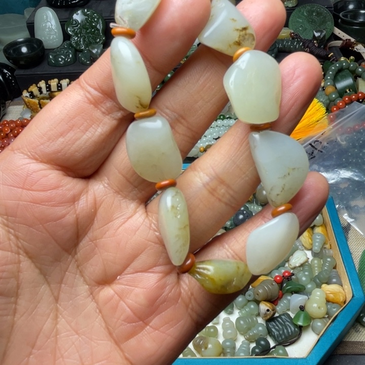 和田玉未镶嵌珠宝半成品有修