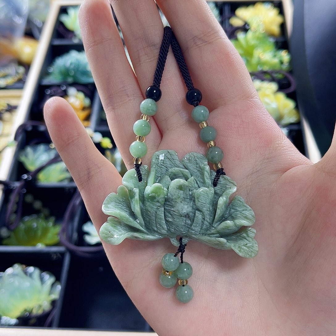 蛇纹石玉颈饰未镶嵌