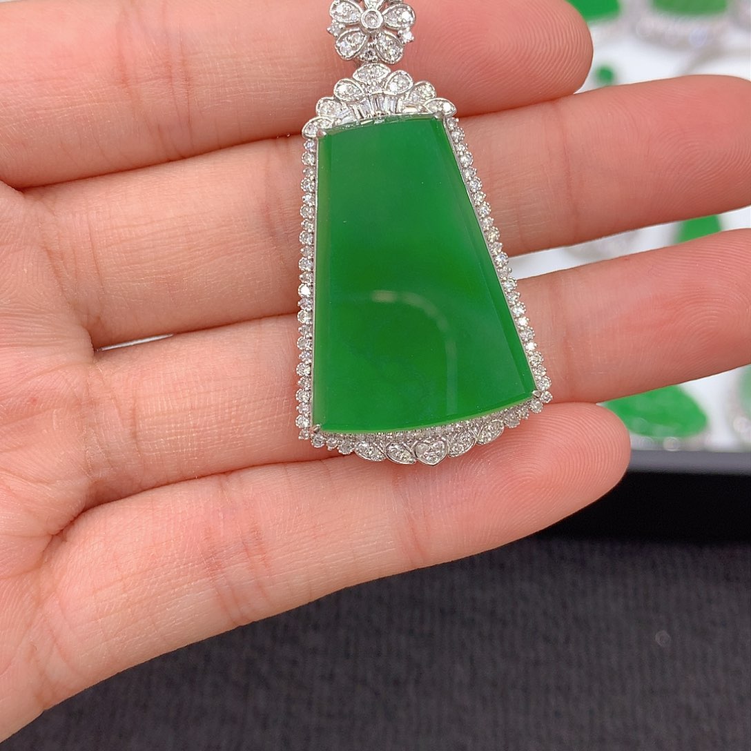 翡翠吊坠(不含链)18K金镶嵌无事牌