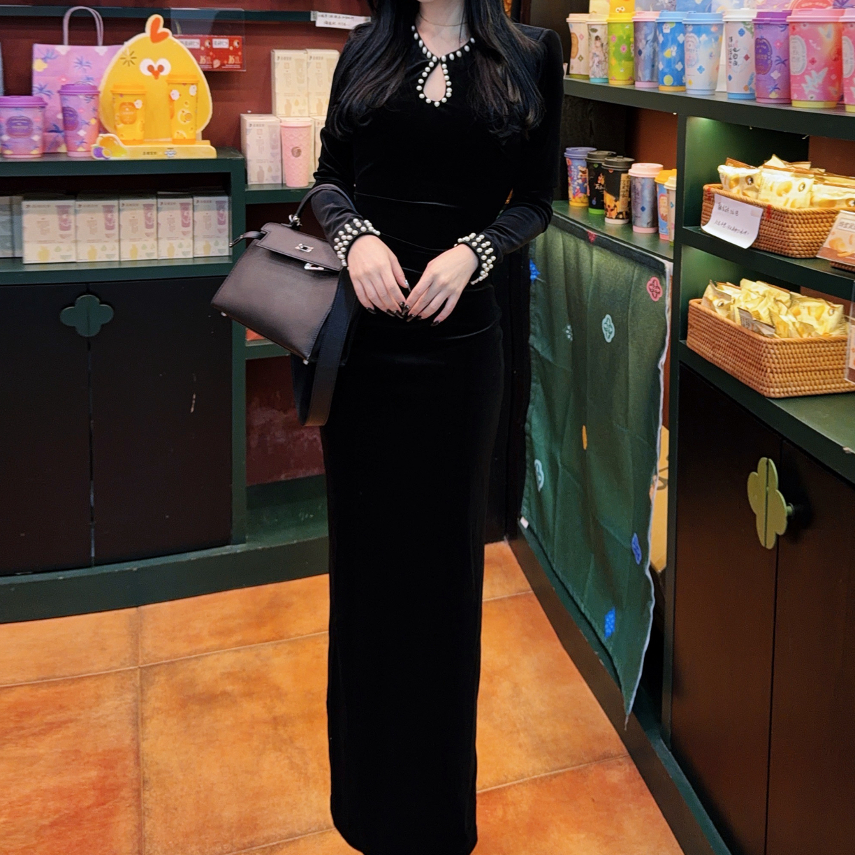 （大希家）洋气小众高级感女装丝绒修身连衣裙