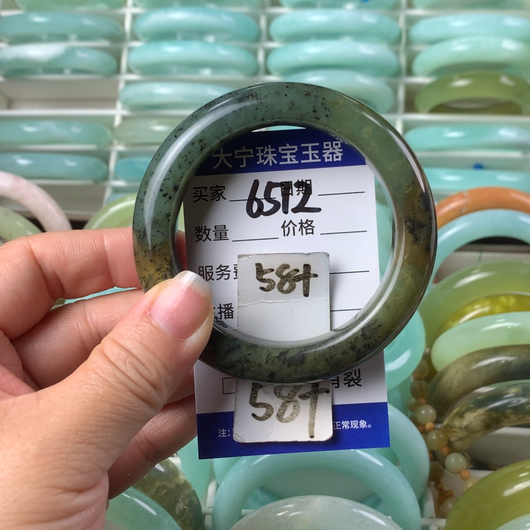 蛇纹石玉手镯未镶嵌6512