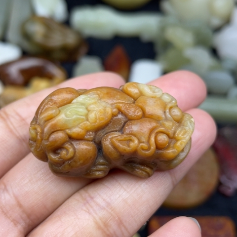 未镶嵌蛇纹石玉颈饰10