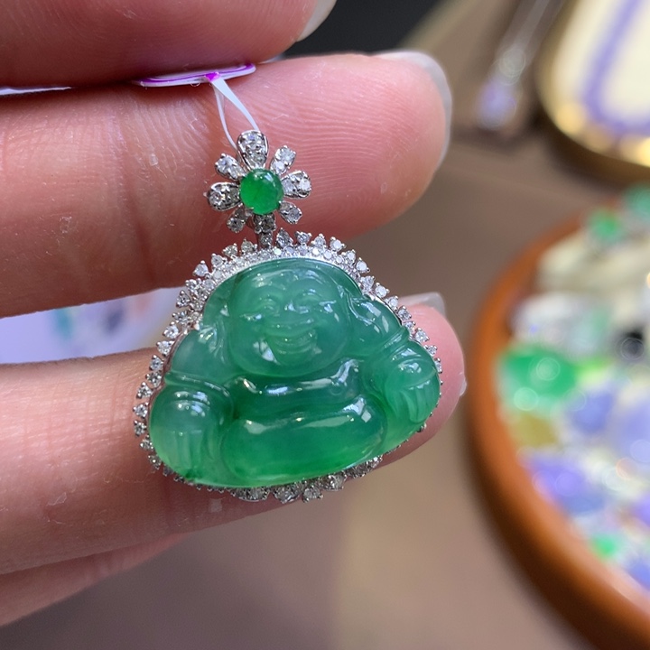 翡翠18K金镶嵌颈饰