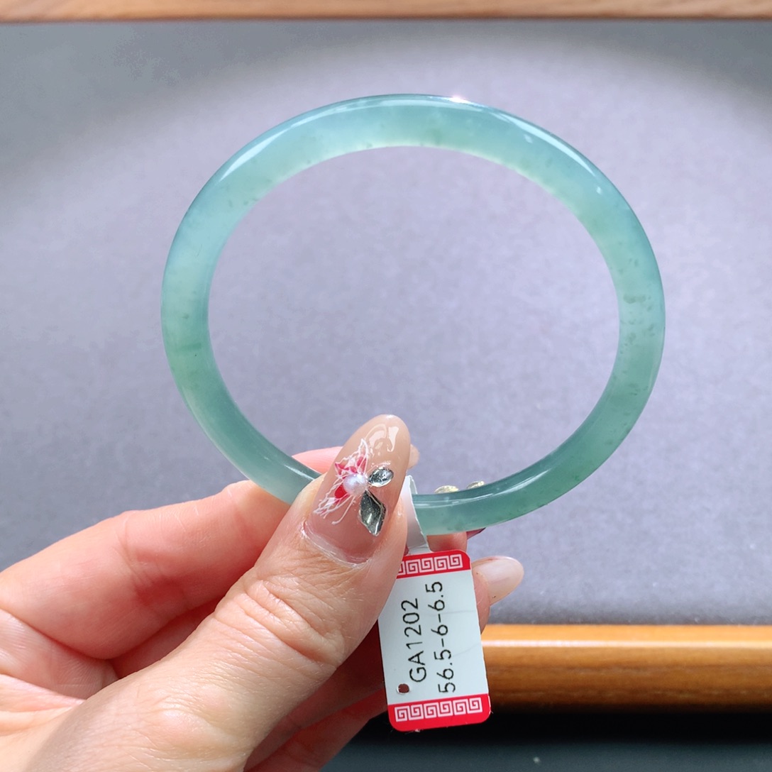 翡翠手镯未镶嵌天然翡翠手镯叮当镯