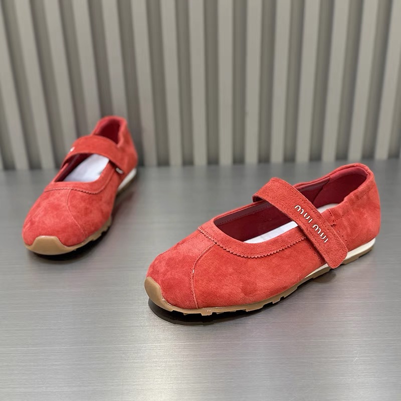 C5481   红色 时尚百搭厚底圆头休闲鞋