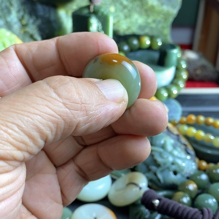 X***乐和田玉（糖玉）未镶嵌珠宝奇石