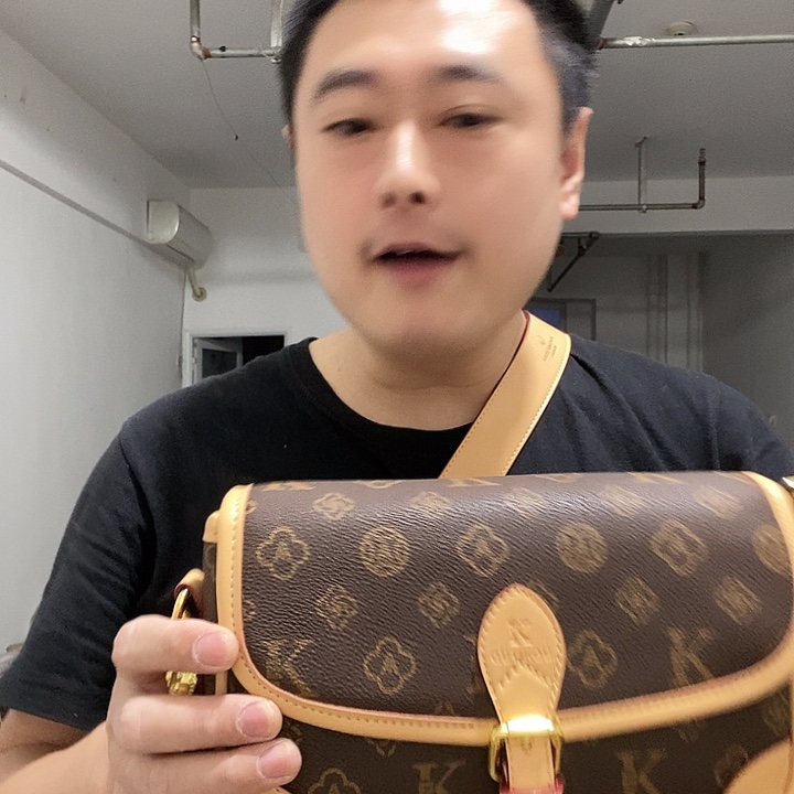 鳄鱼皮（革）犏牛皮（革）