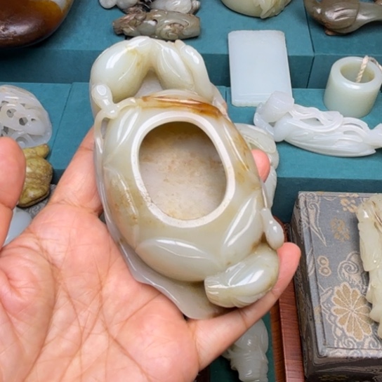 枫***叶和田玉未镶嵌颈饰