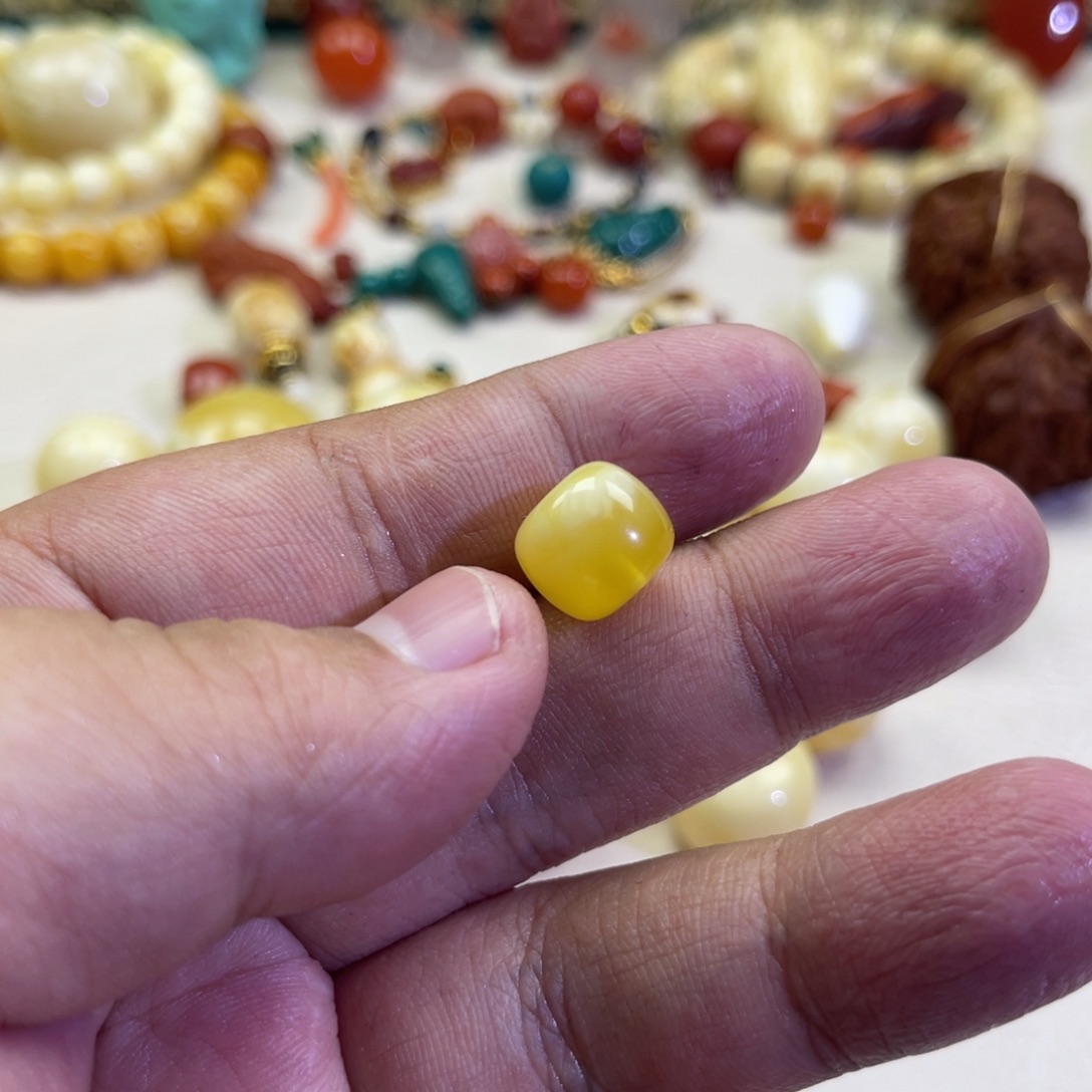 琥珀未镶嵌珠宝奇石7