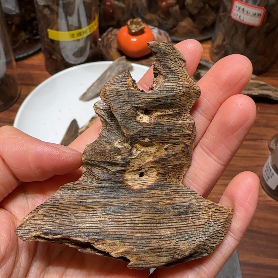 沉香沉香碎屑奇楠虫漏块料17.8克