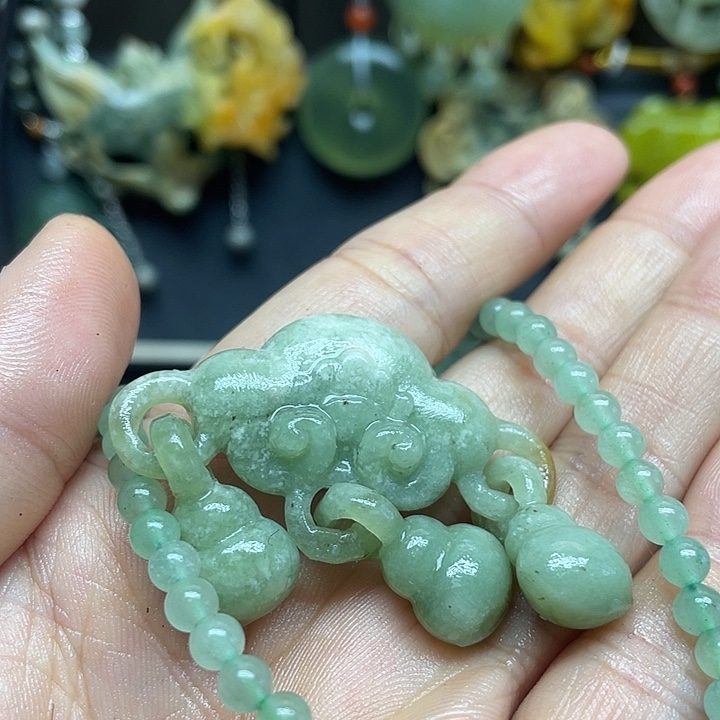 未镶嵌蛇纹石玉颈饰