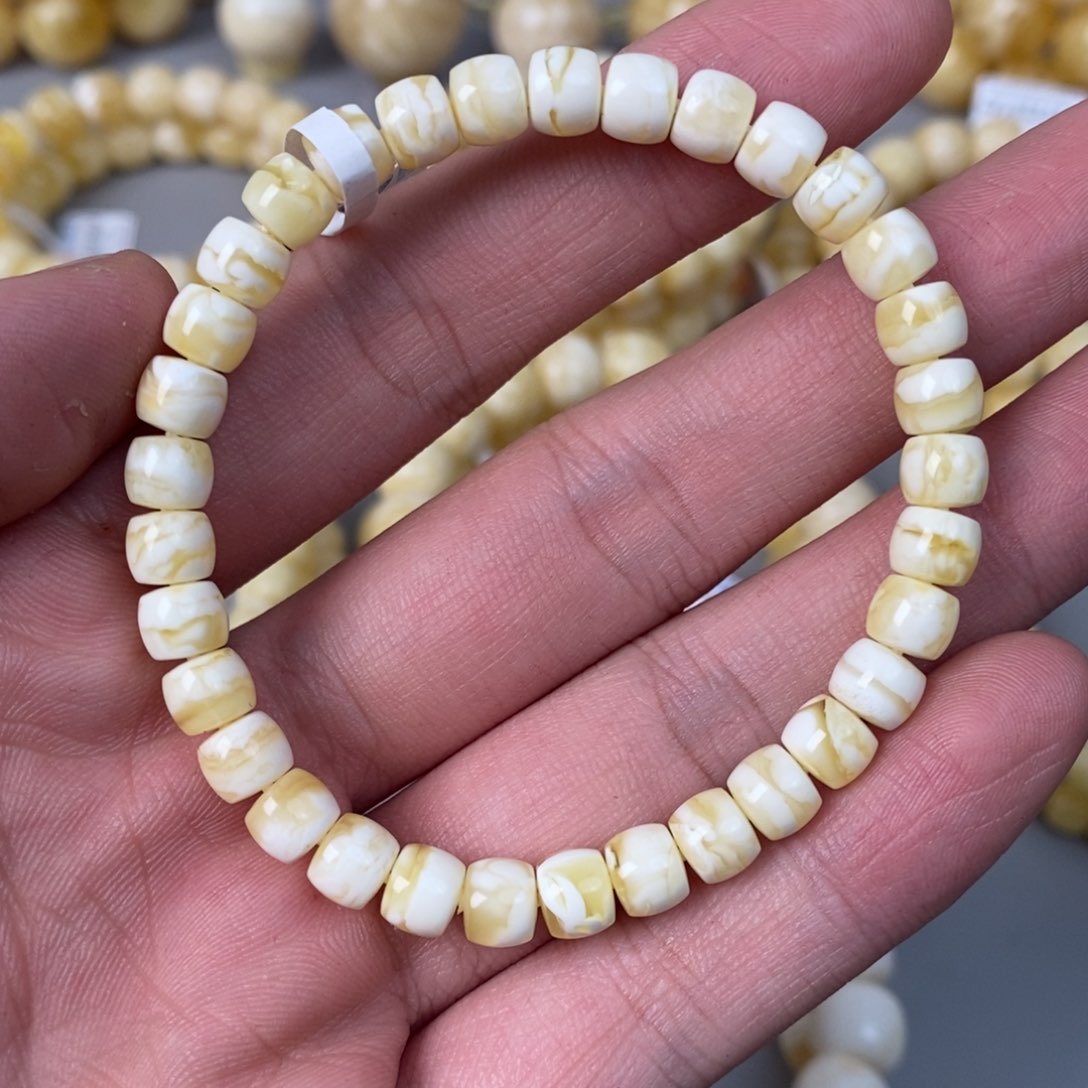 未镶嵌琥珀珠宝奇石