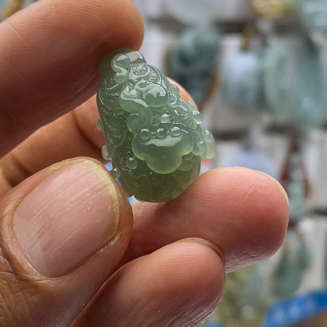 翡翠颈饰未镶嵌白菜