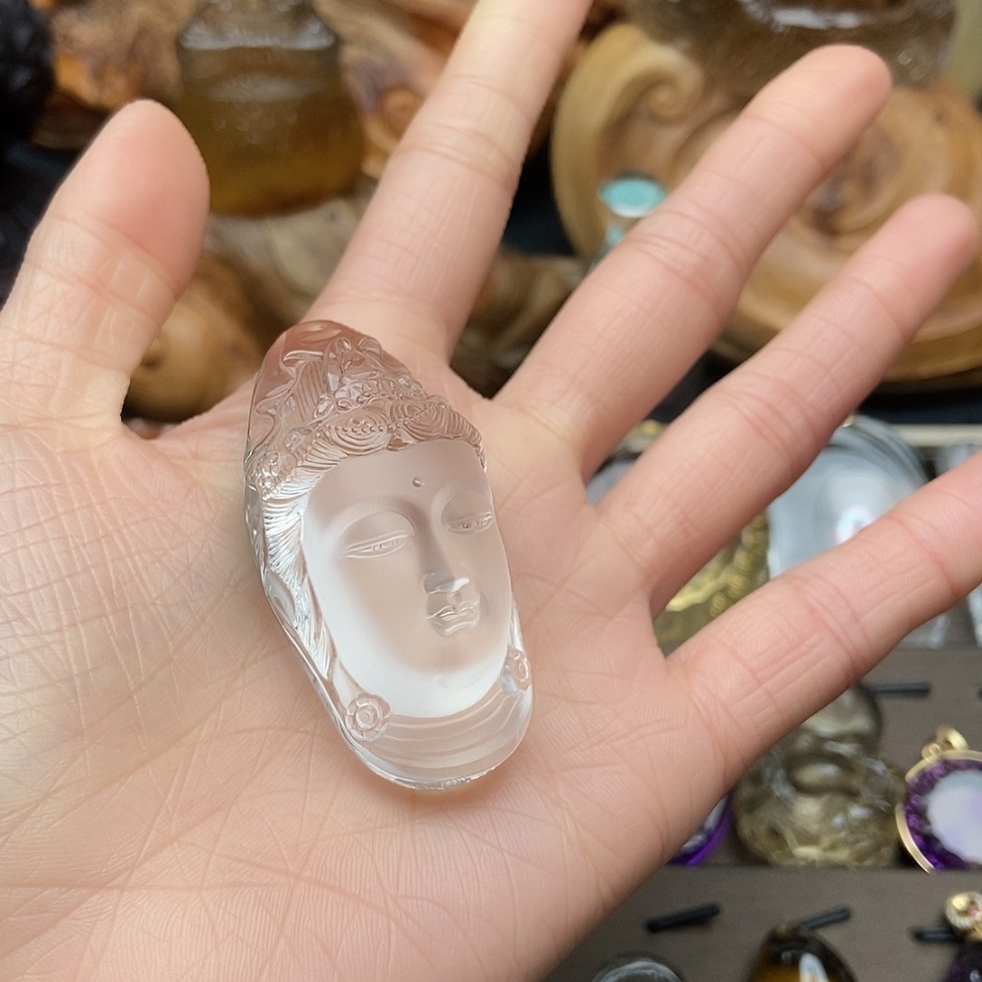水晶吊坠未镶嵌金***?吊坠