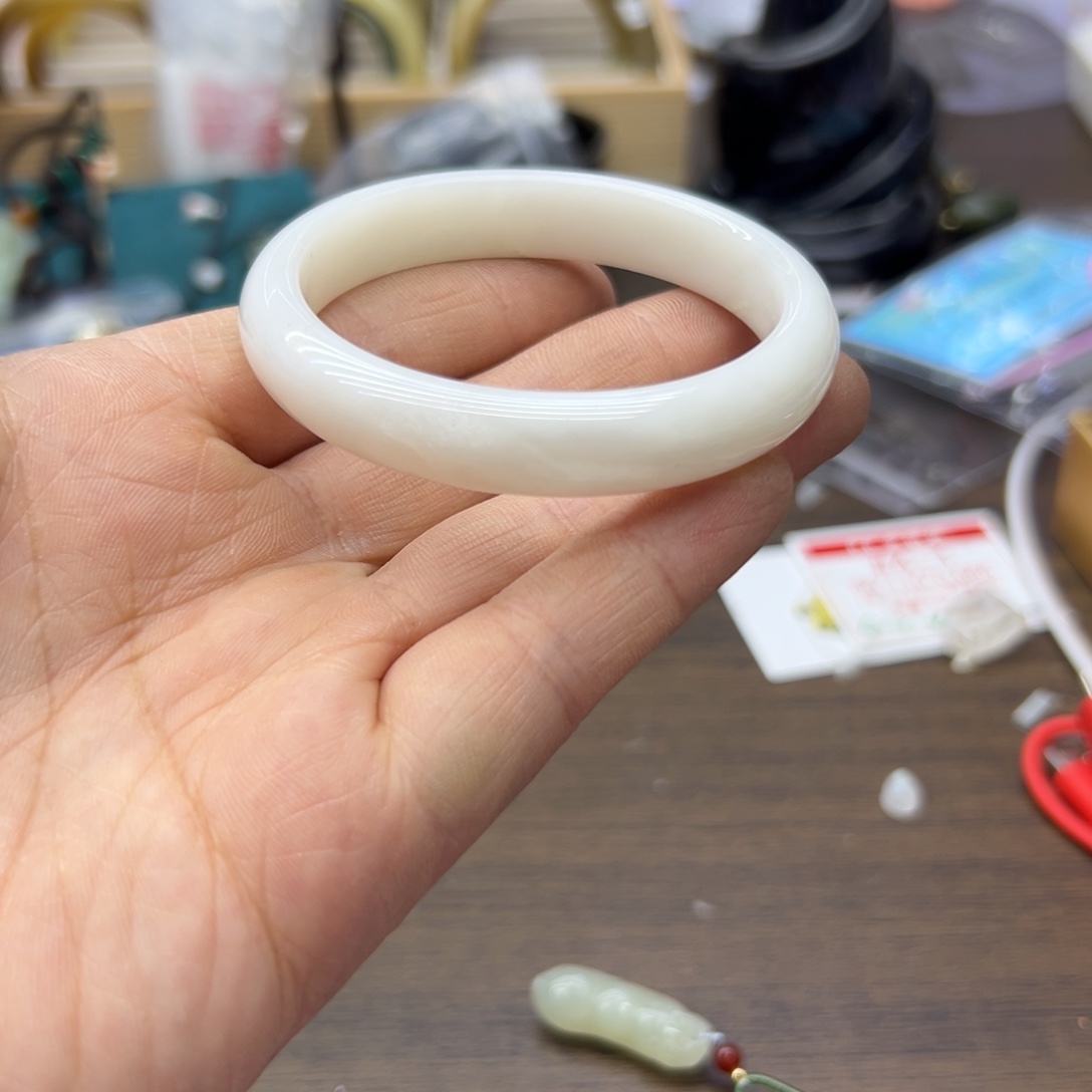 和田玉未镶嵌手镯53圈围117瑕