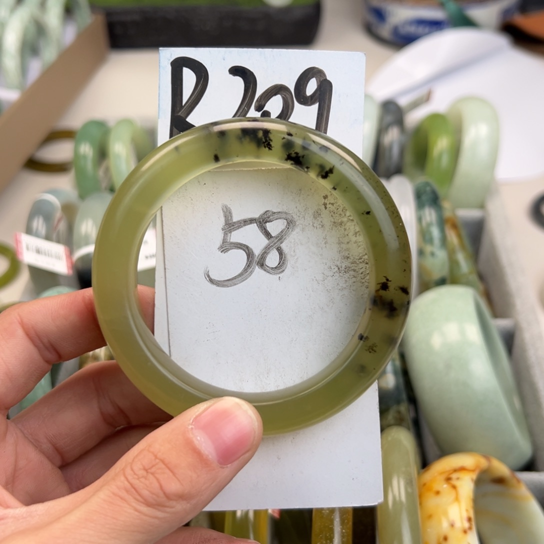 岫玉手镯未镶嵌羞*天然岫玉