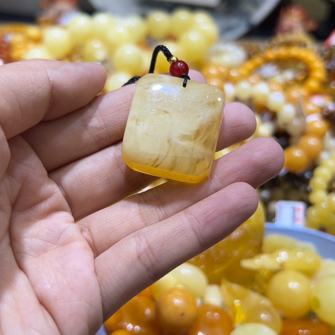 琥珀珠宝奇石未镶嵌