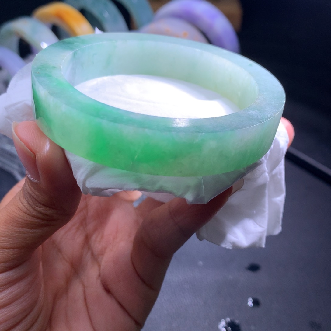 定制翡翠翡翠手镯未镶嵌不****?