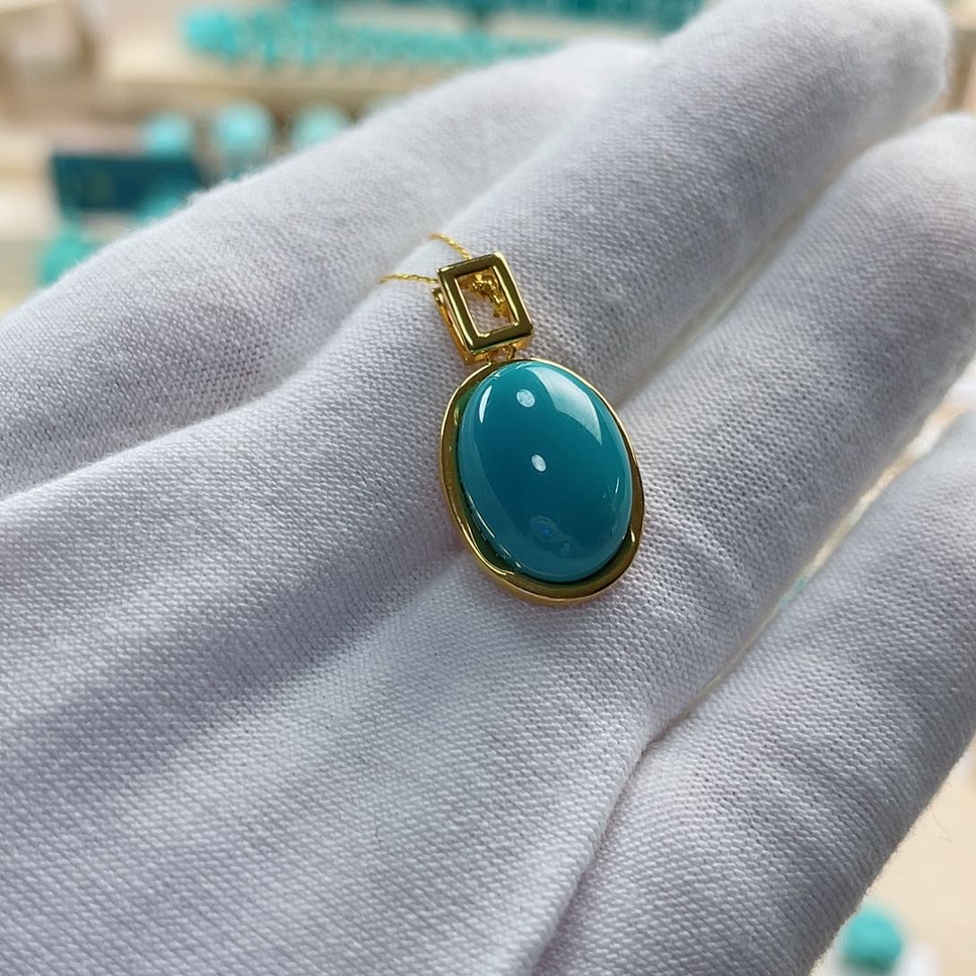 18K金镶嵌绿松石珠宝奇石林****?