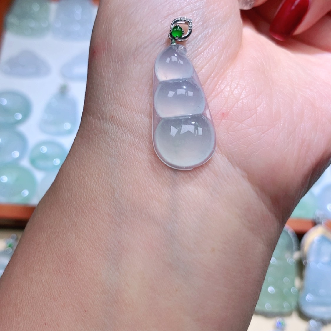 【闪购商品】翡翠颈饰18K金镶嵌福豆