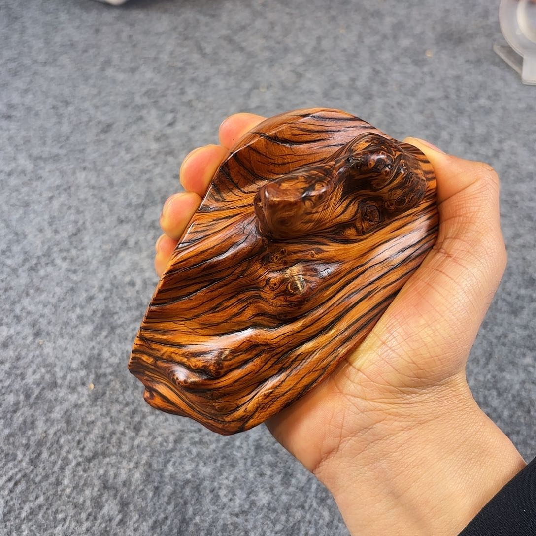 崖柏虎皮纹把件 精品