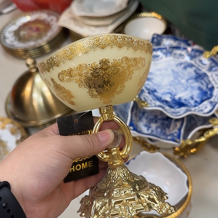 鹿与海陶瓷有限公司