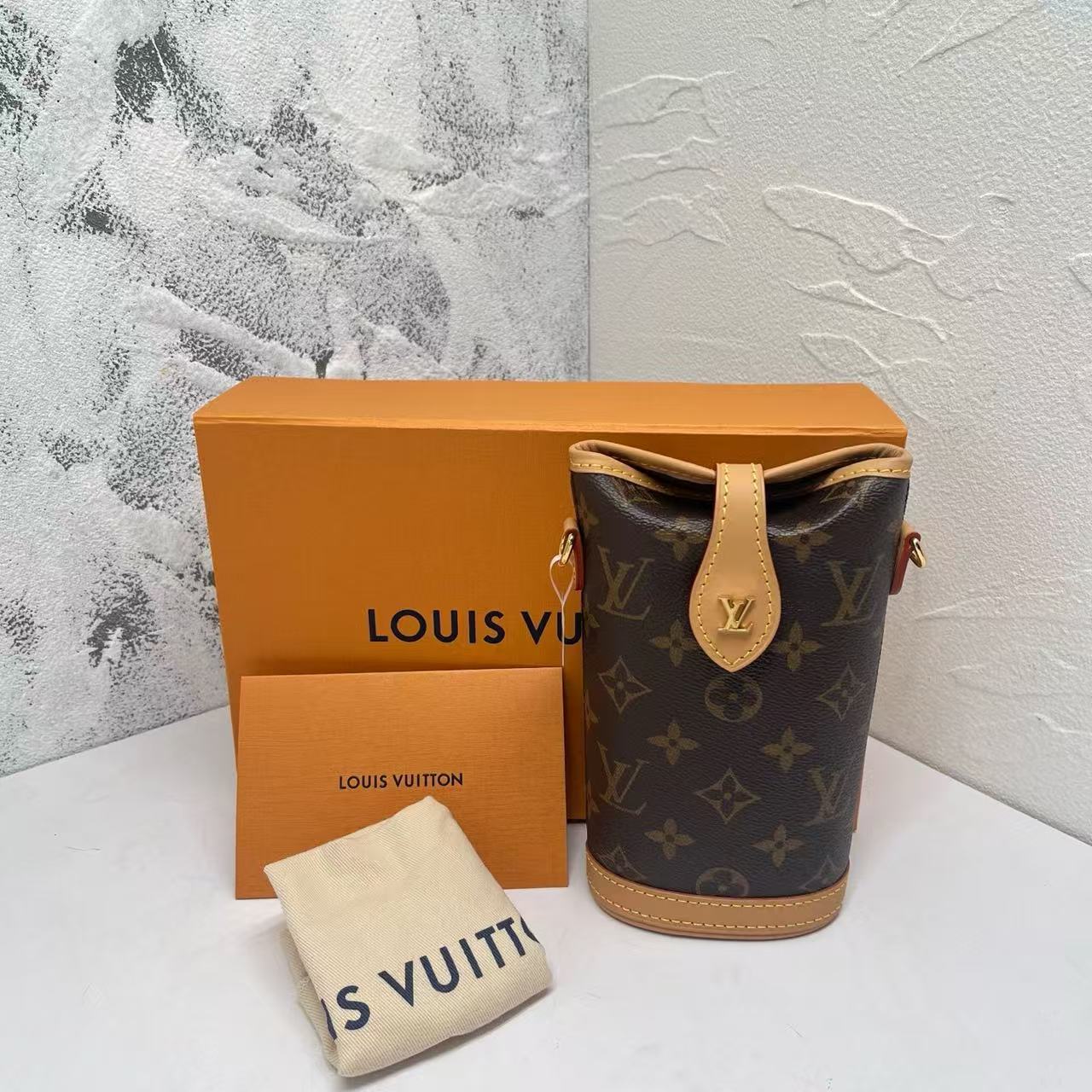 全新未使用 LouisVuitton/路易威登 女士时尚mini小薯条二奢包包
