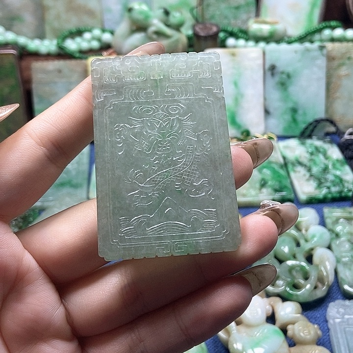 翡翠颈饰未镶嵌坐**落0000000000