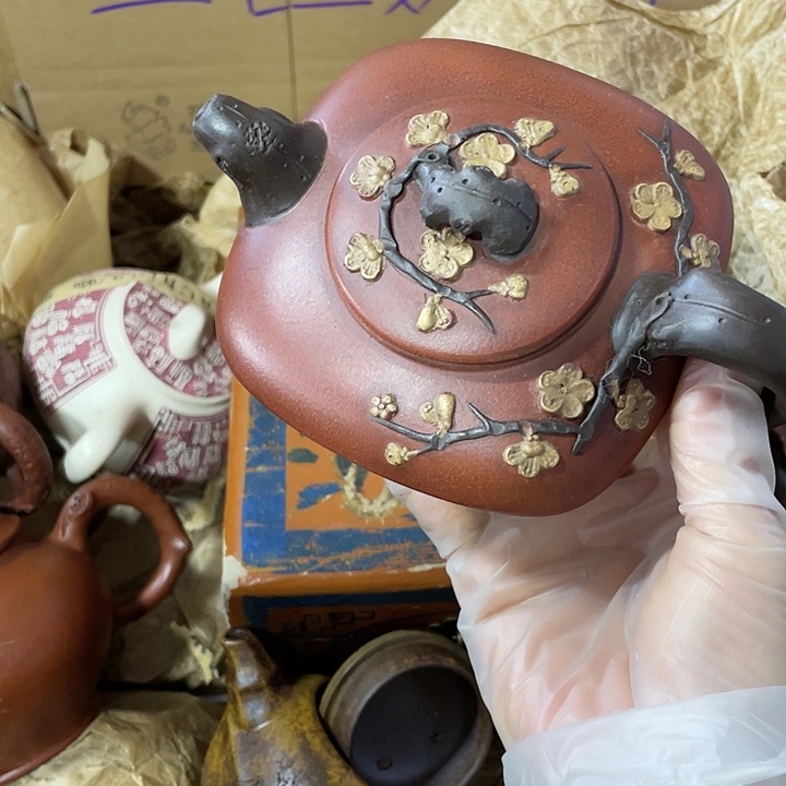 茶壶紫砂原矿泥料，手工制作的一把紫砂壶