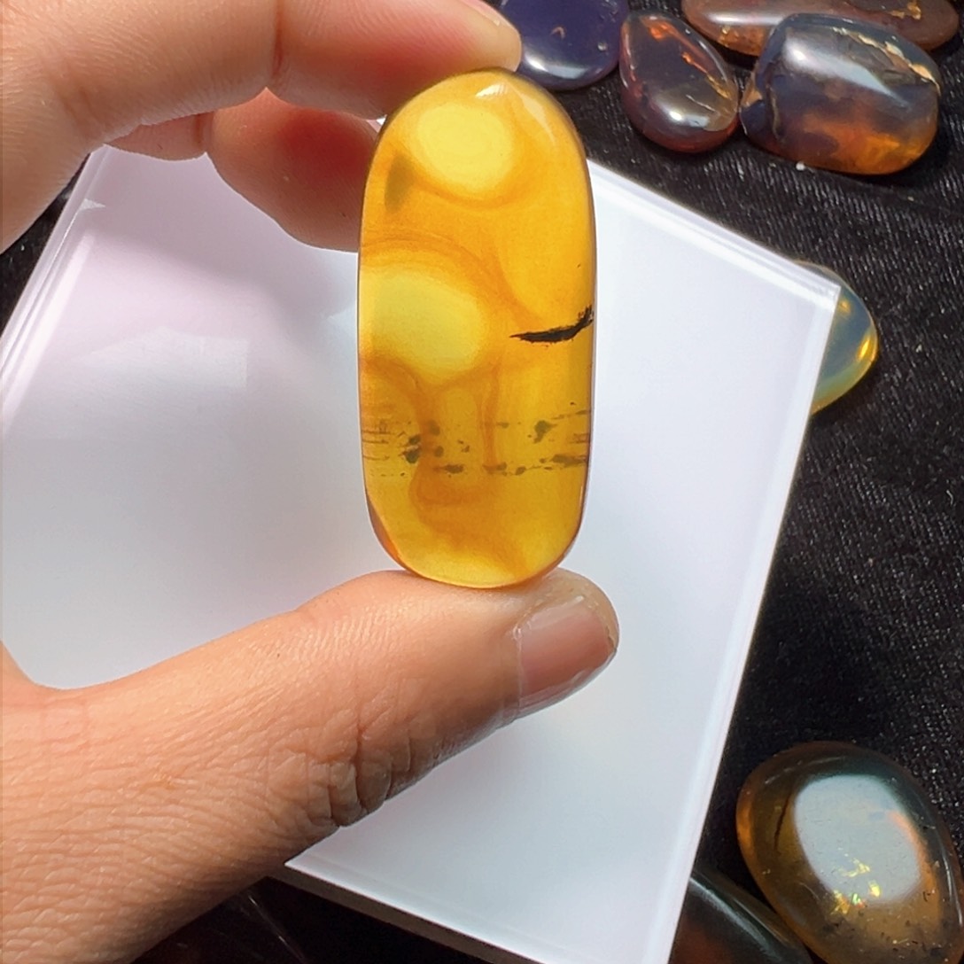 琥珀裸石未镶嵌吊坠