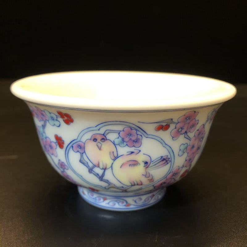 12.24/N100340/00374/青花粉彩开窗梅花压手杯/口径9.2高5.2/80cc