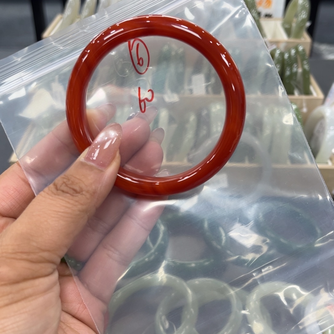 萍***萍玛瑙/玉髓未镶嵌手镯