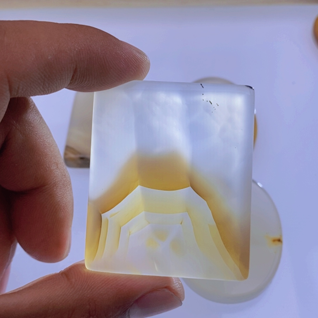 玛瑙/玉髓颈饰未镶嵌丫**?