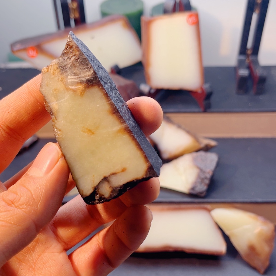 和田玉（糖玉）未镶嵌颈饰