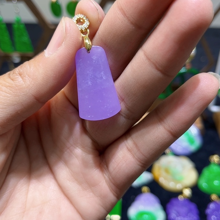 翡翠颈饰未镶嵌吊坠