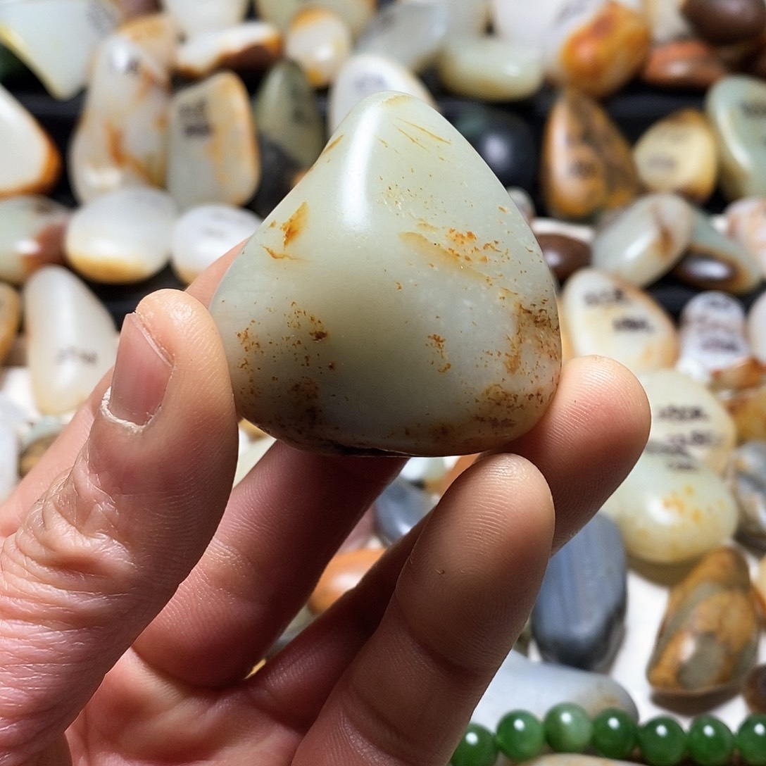 和田玉颈饰未镶嵌吊坠