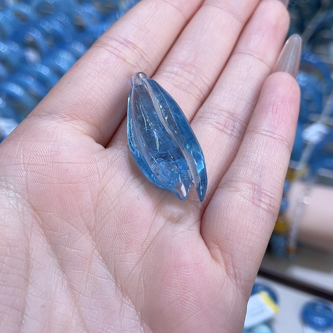 非金属蓝色海蓝雕刻件
